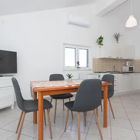 Klaudia Cista Velika Apartman Vodice